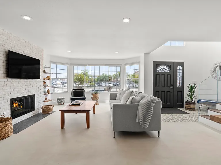 709 W Balboa Blvd — Photo 12