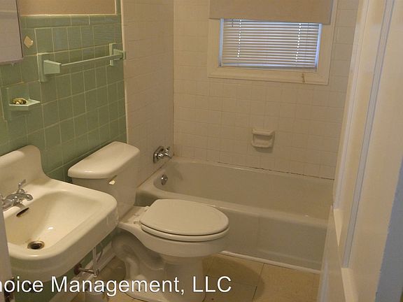 3rd image of 1313 Cypress St
