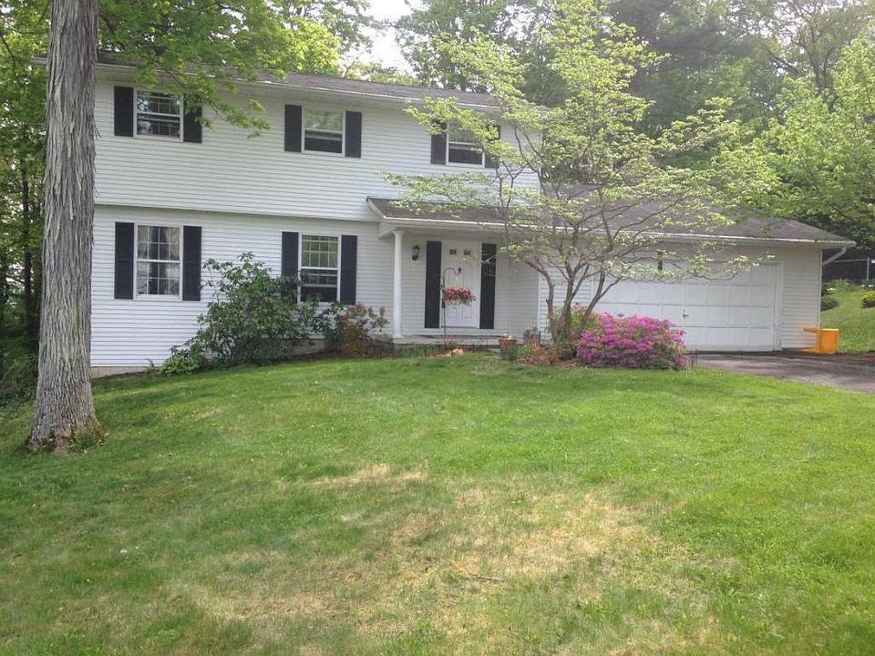 1st image of 5 Greenwood Cir
