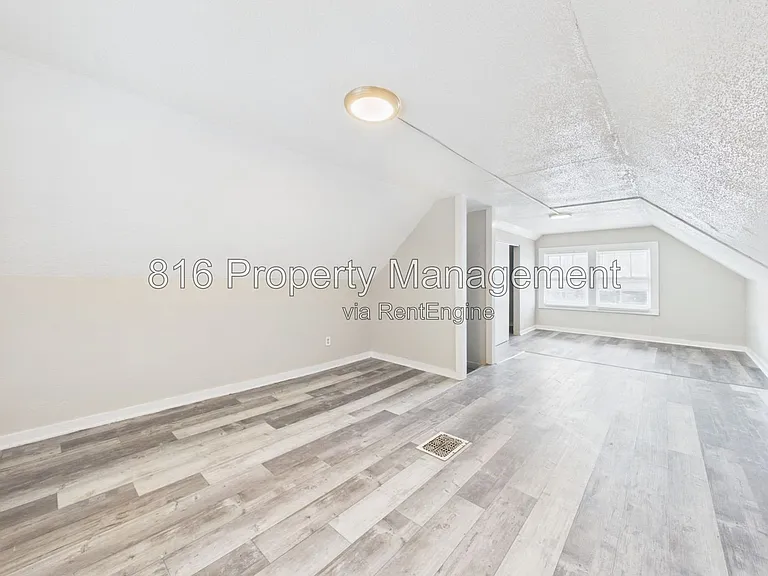 3205 E 31st St — Photo 29