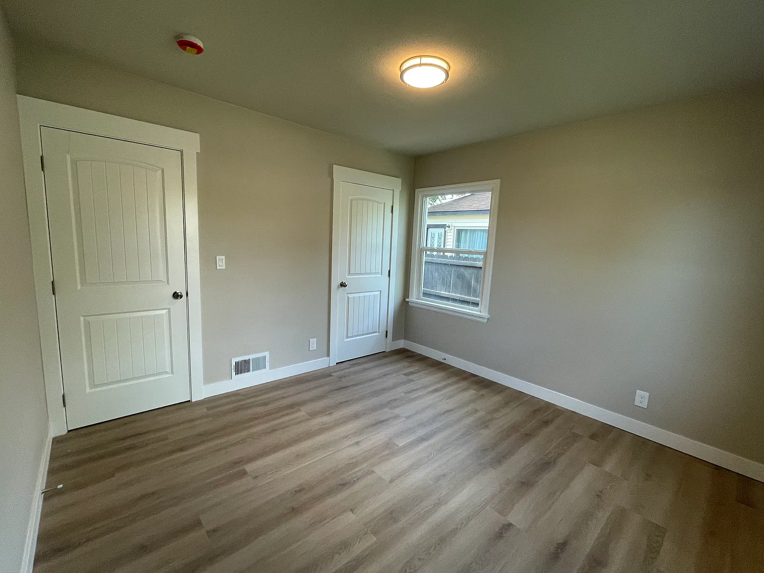3 bed, 2006 sqft, $2,400 — Photo 4