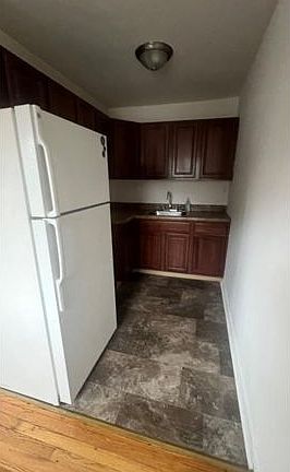 3rd image of 97 Bloomfield Ave