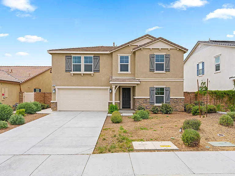 26575 Stix Dr — Photo 2