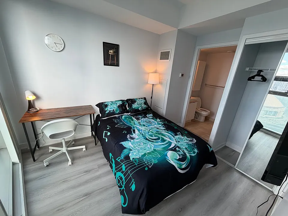 14 York St #3505C