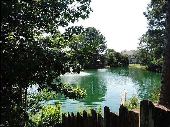 2nd image of 819 Southlake Cir