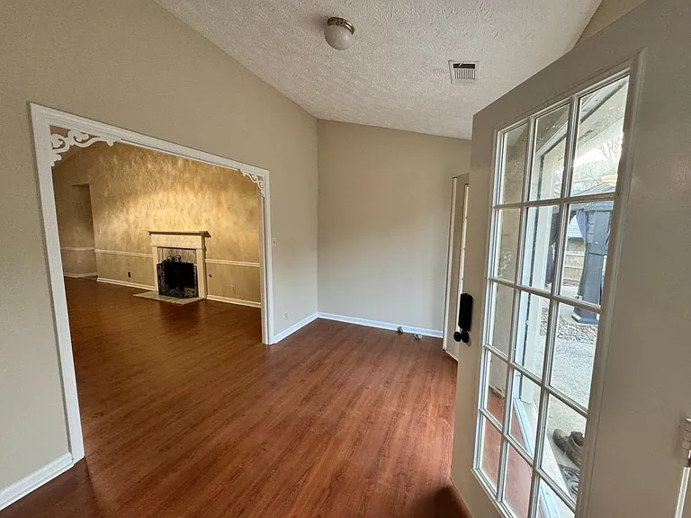 215 Lisbet Ct — Photo 11
