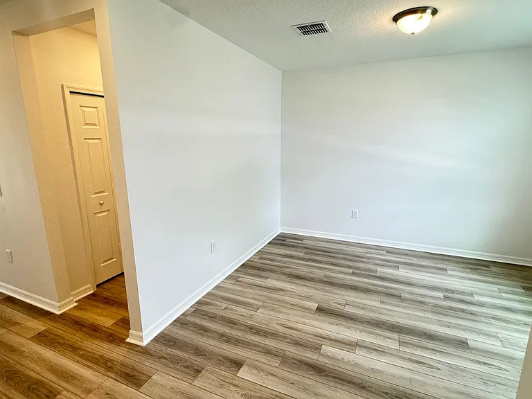 2401 White Tail St — Photo 9