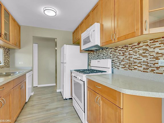 5th image of 7905 164th Ct #6