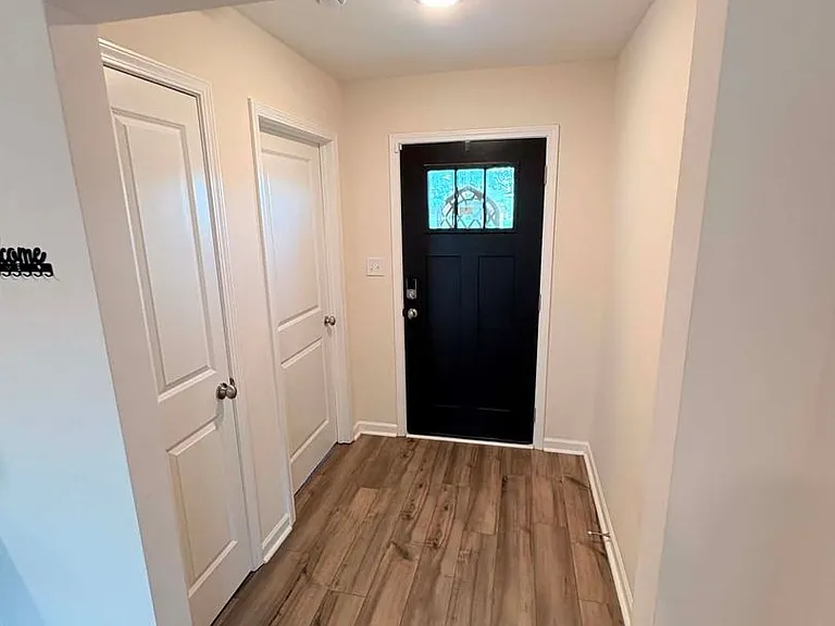 305 Lantana Ct — Photo 2