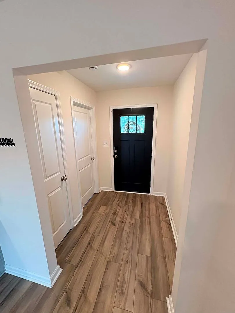 Building Photo - 305 Lantana Ct