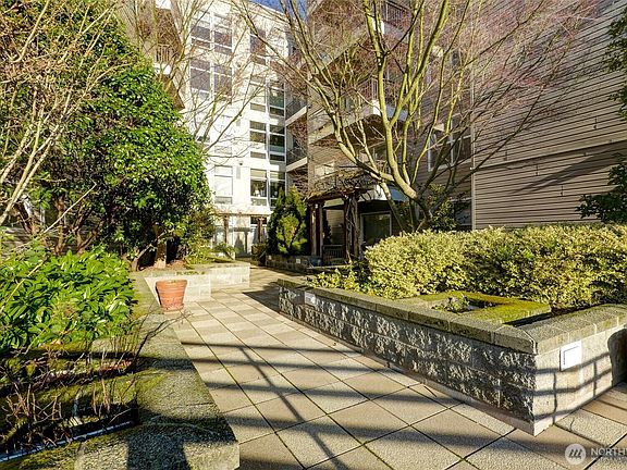 4th image of 3221 SW Avalon Way #313