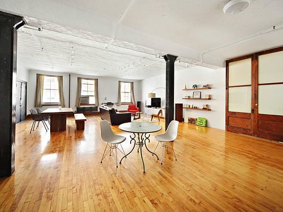 2nd image of 54 N Moore St APT 4