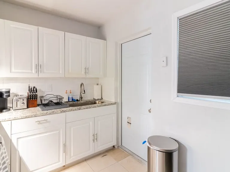 2Bed/1 Bath Apartment for Rent - Near Downtown Sarasota! — Photo 13