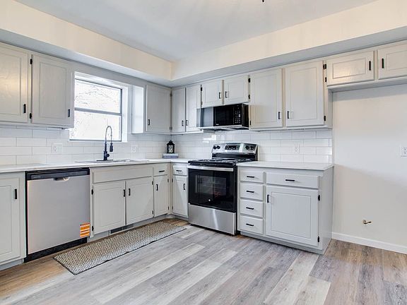 2nd image of 2814 Wildoak Cir