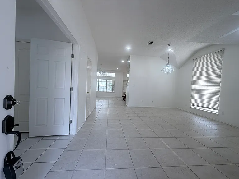 2207 Hickory Wood Trl — Photo 4