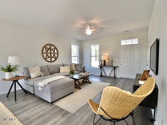 4th image of 1037 Pine Ridge Court