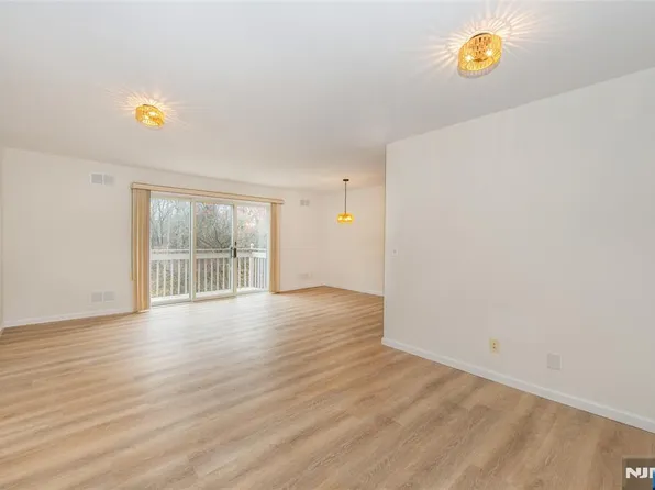 70 Harristown Rd APT 6, Fair Lawn, NJ 07410