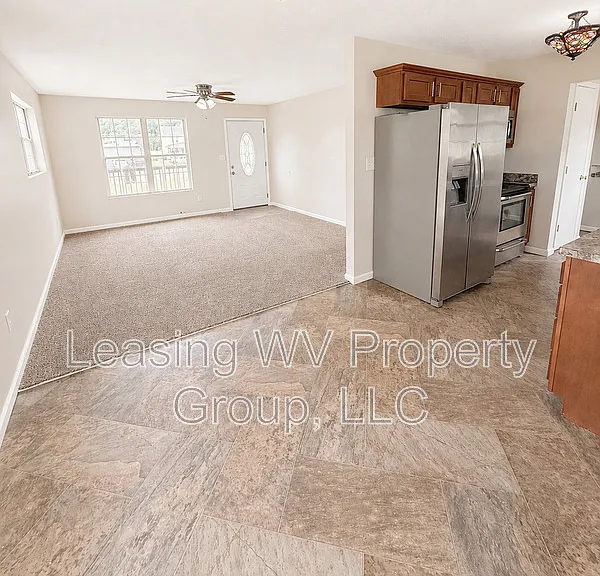 304 1st St — Photo 3