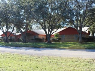 1411 Dewberry Ln, Edna, TX 77957