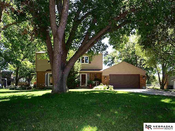 3rd image of 2201 S Canterbury Ln