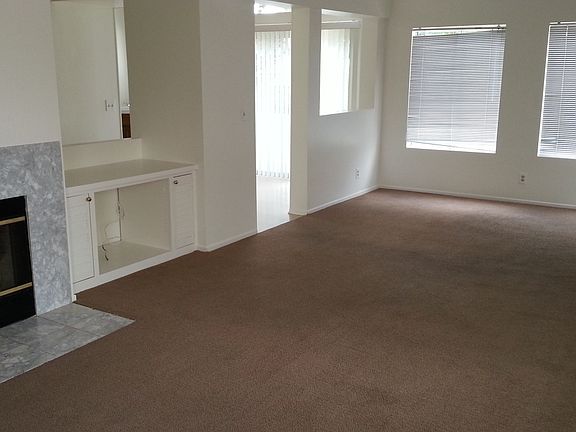 3rd image of 1829 Mesa Dr