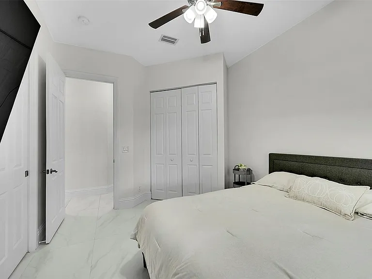 11163 NW 69th Pl — Photo 42