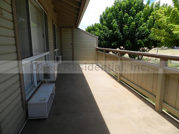 Full-length lanai with exterior storage closet