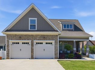 8910 Seven Lakes Dr, Ooltewah, TN 37363