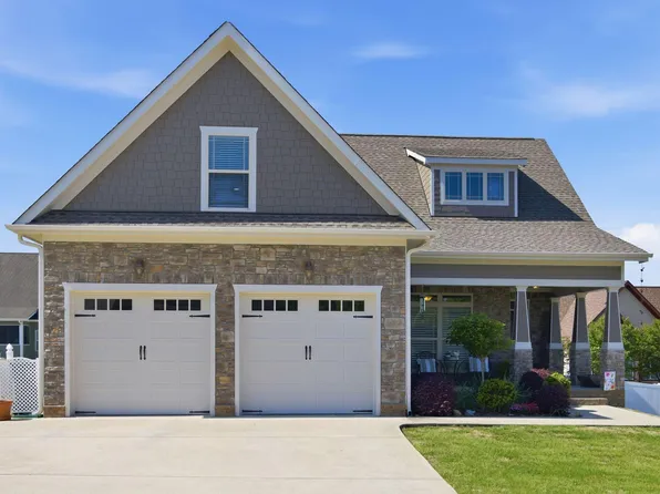 8910 Seven Lakes Dr, Ooltewah, TN 37363