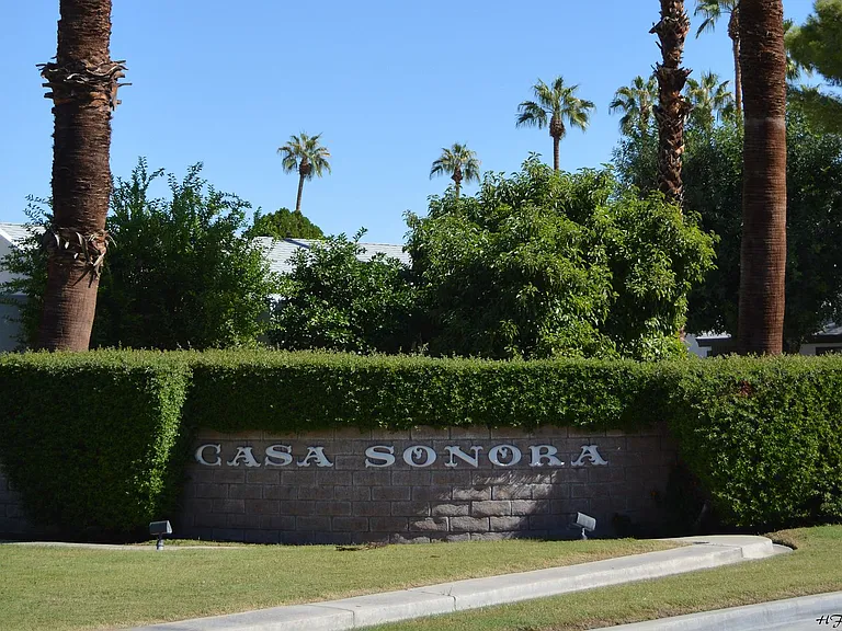 1745 Capri Cir — Photo 17