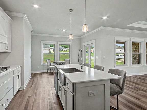 5th image of 147 Cornerstone Dr