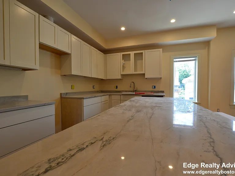 118 Tremont St — Photo 4