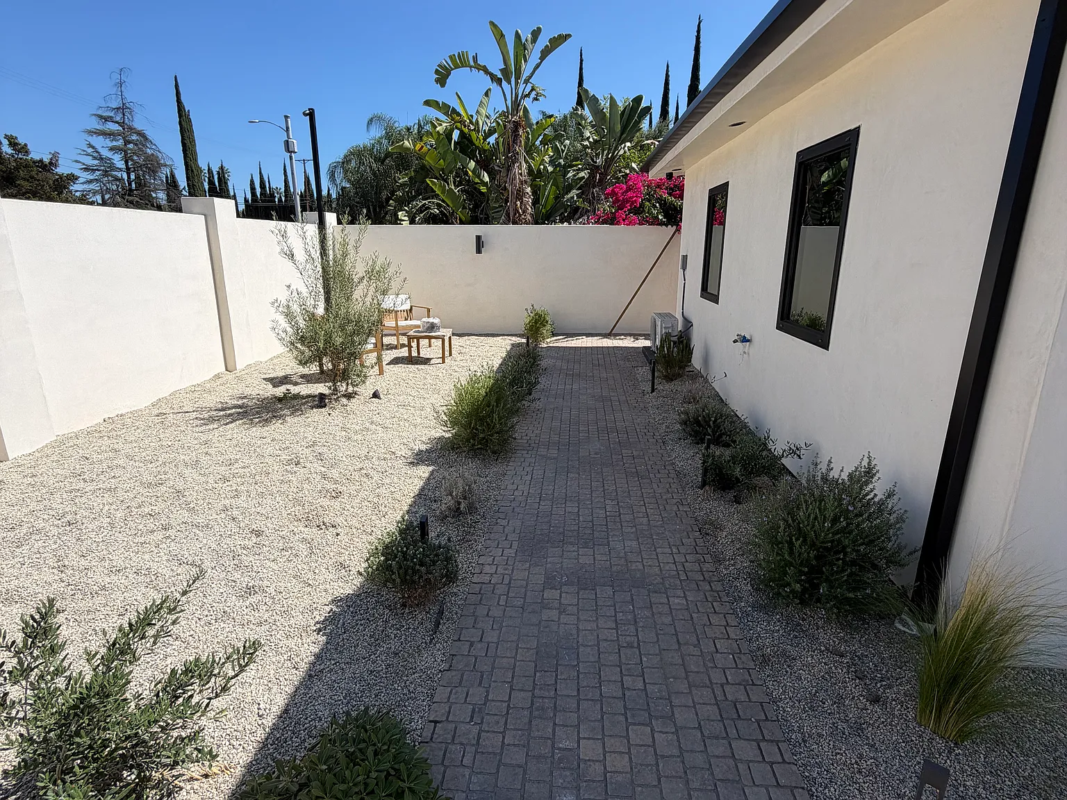 1 bed, 400 sqft, $2,300 — Photo 2