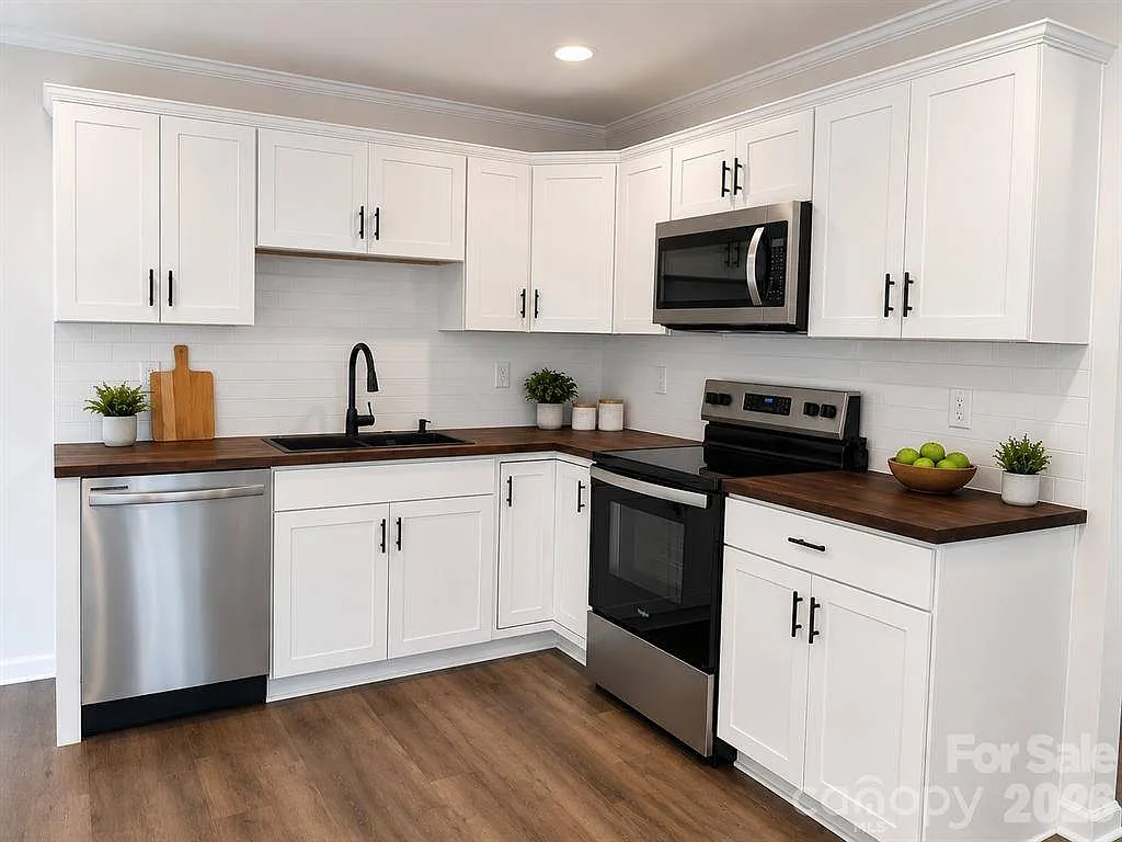 3 bed, 1.0 bath, 925 sqft, $1,495 — Photo 2