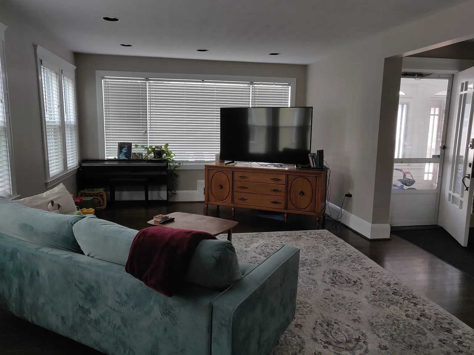 4 bed, 2259 sqft, $3,975 — Photo 2