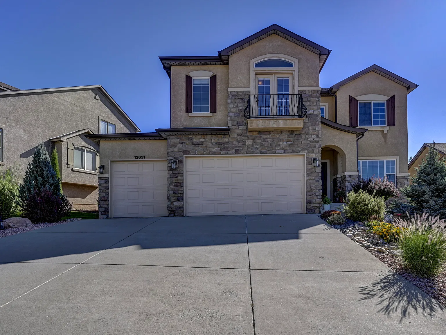 4 bed, 3.5 bath, 2012 sqft, $3,535 — Photo 1