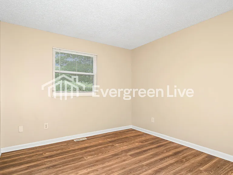 63 Oakridge West Dr — Photo 9
