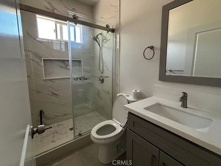 2491 W Harriet #B — Photo 8