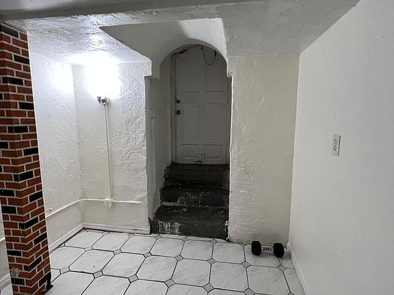 5th image of 4211 Parker Ave APT 2