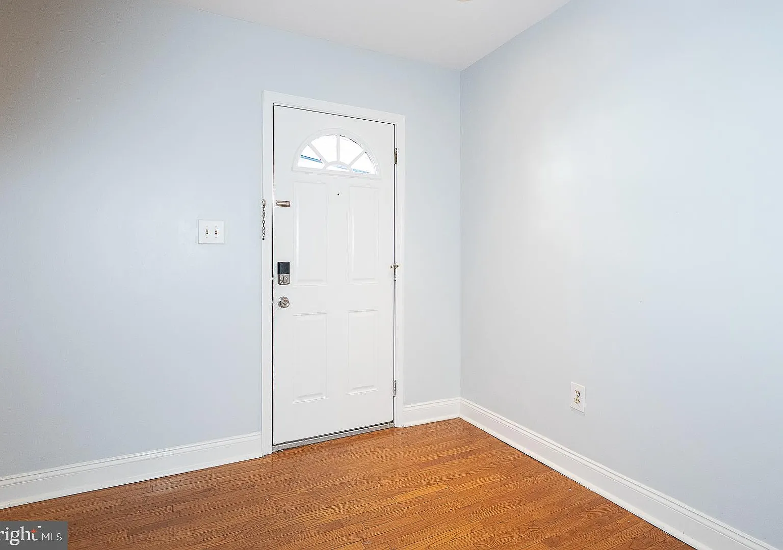 4 bed, 2.0 bath, 1880 sqft, $2,499 — Photo 3