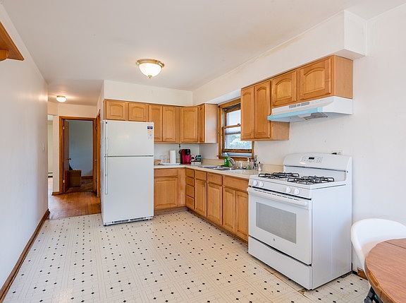 3rd image of 112 Golfview Dr