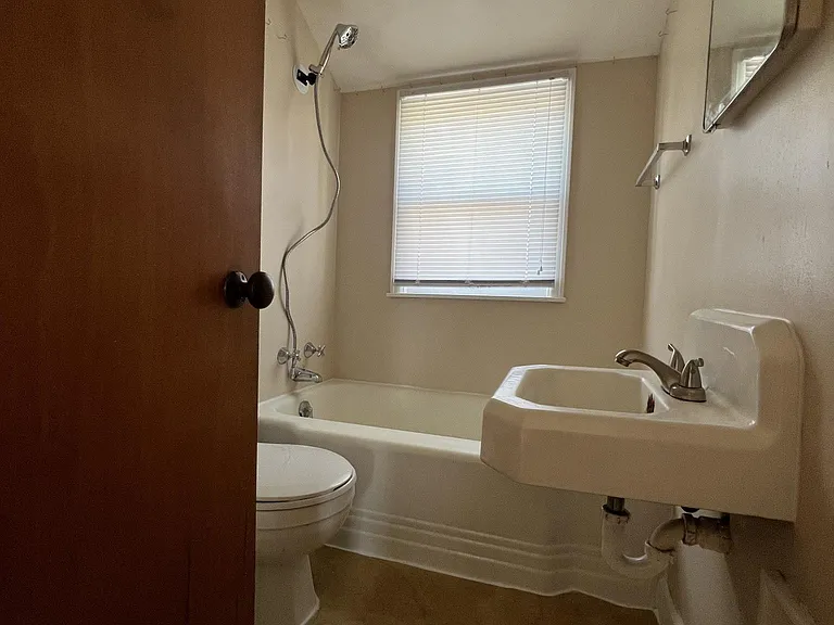506 Bee St #2 — Photo 8