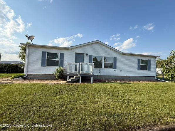 108 6th St SW, South Heart, ND 58655