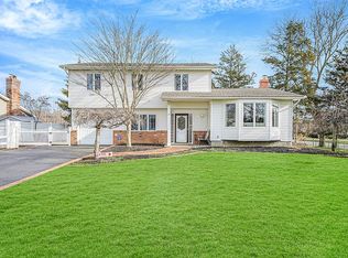 11 Bambi Ln, Commack, NY 11725