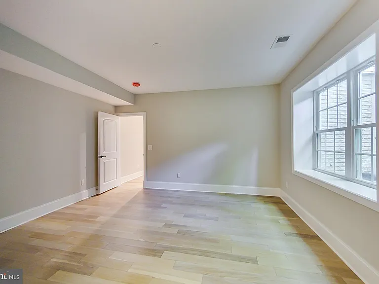 3104 Sleepy Hollow Rd — Photo 80