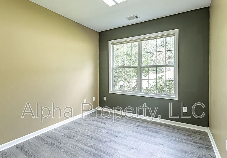 504 Collingsworth Ln — Photo 7