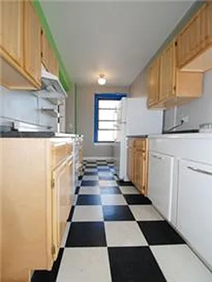 Rented by Buchbinder & Warren | media 31