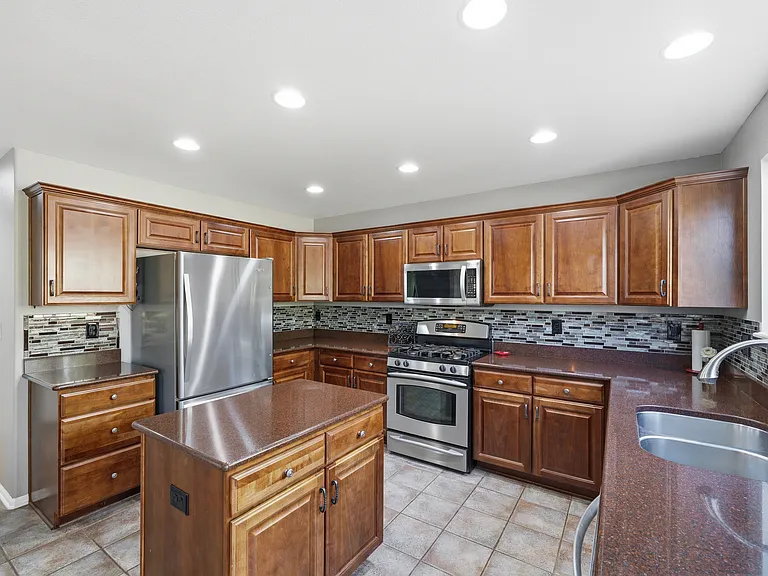 4579 Laurelglen Ln — Photo 4