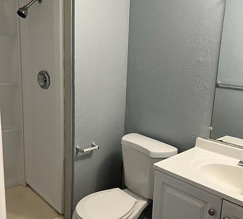 4th image of 2150 Victorian Ave #2