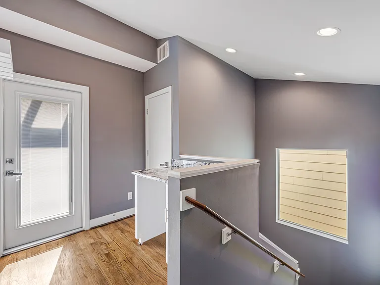 802 W Drew St — Photo 26